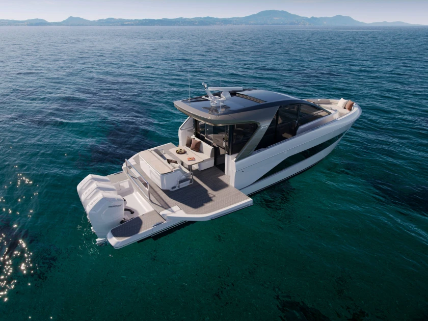Image of jpeg-optimizer_c48-deck-saloon-exterior-white-hull-with-outboards-static.jpg