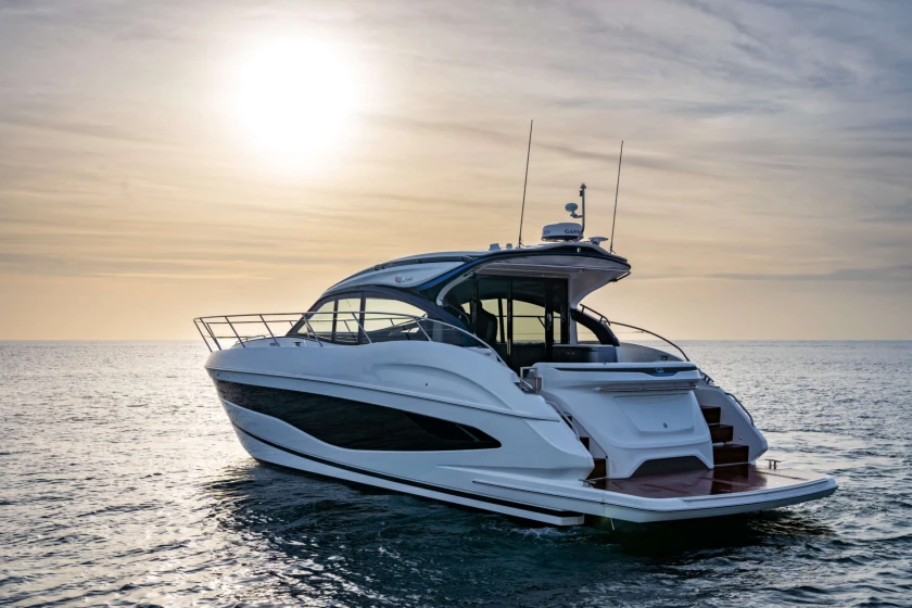 Image of jpeg-optimizer_v50-exterior-white-hull-12.jpg